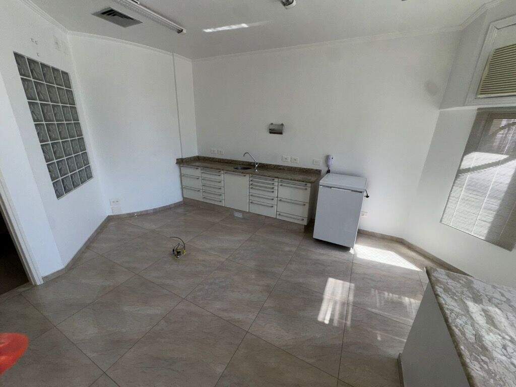 Sala à venda no Embaré: 