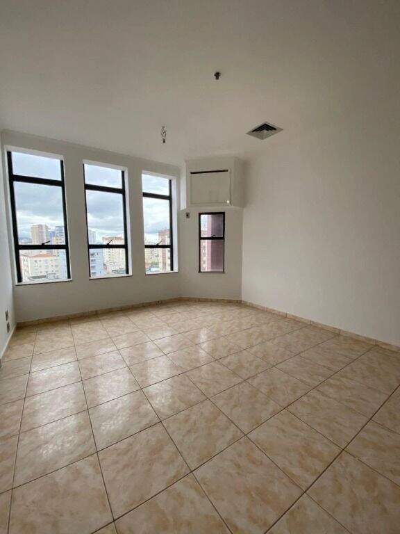 Sala à venda no Embaré: 