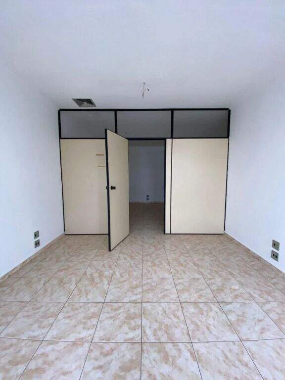 Sala à venda no Embaré: 