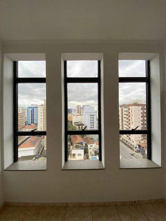 Sala à venda no Embaré: 