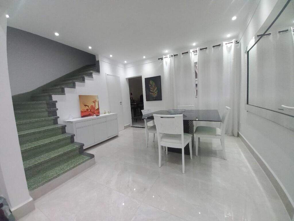 Sobrado à venda no Embaré: 