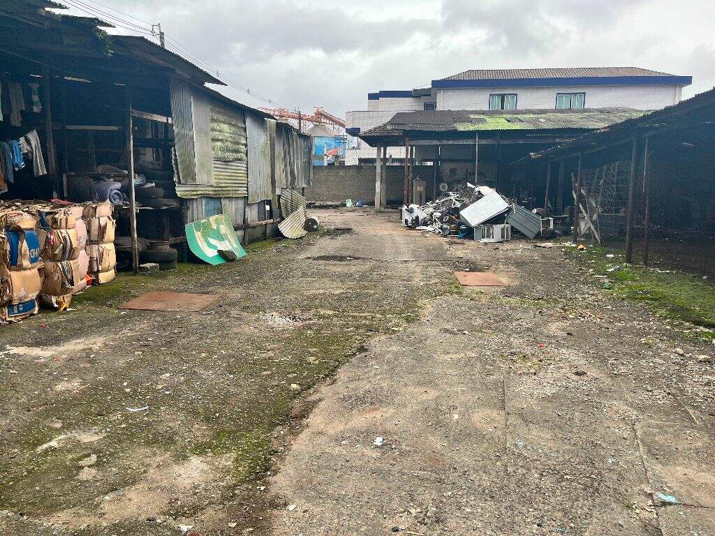 Terreno à venda no Ponta da Praia: 