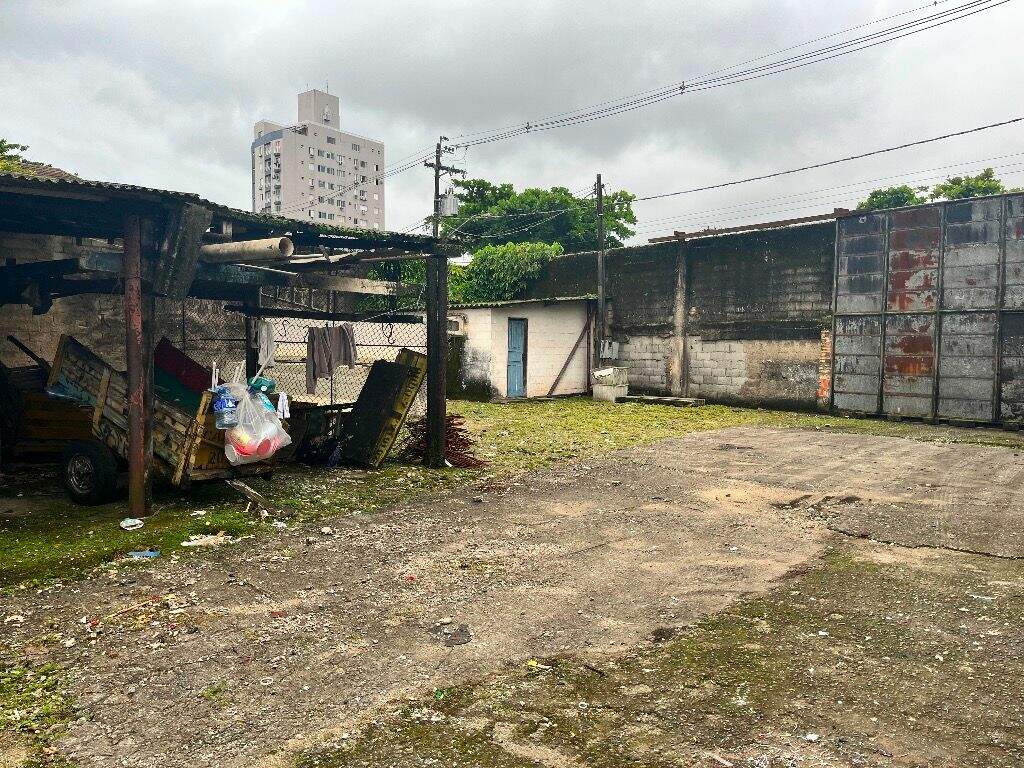 Terreno à venda no Ponta da Praia: 
