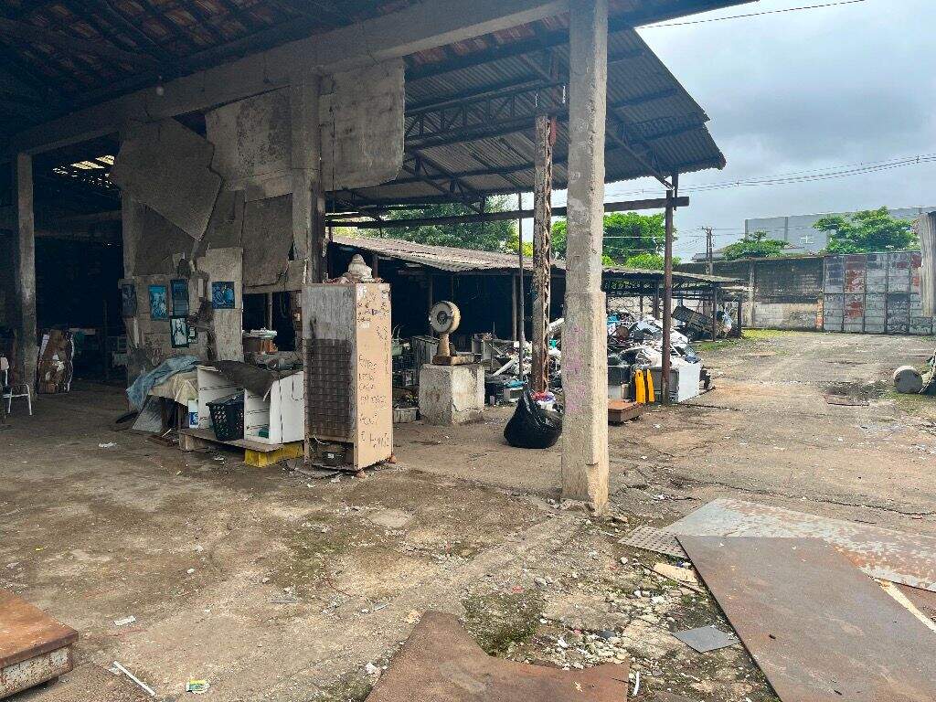 Terreno à venda no Ponta da Praia: 