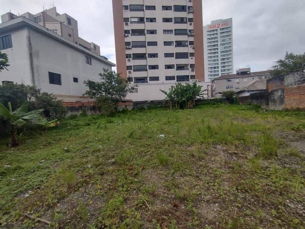 Terreno à venda no Ponta da Praia: 