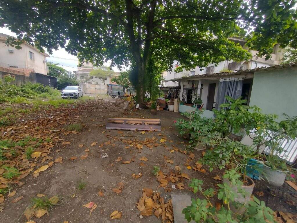 Terreno à venda no Ponta da Praia: 