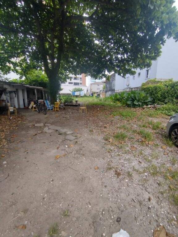 Terreno à venda no Ponta da Praia: 