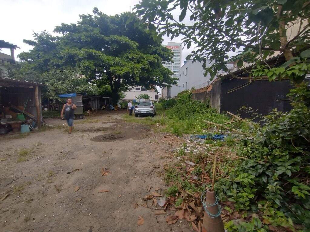 Terreno à venda no Ponta da Praia: 