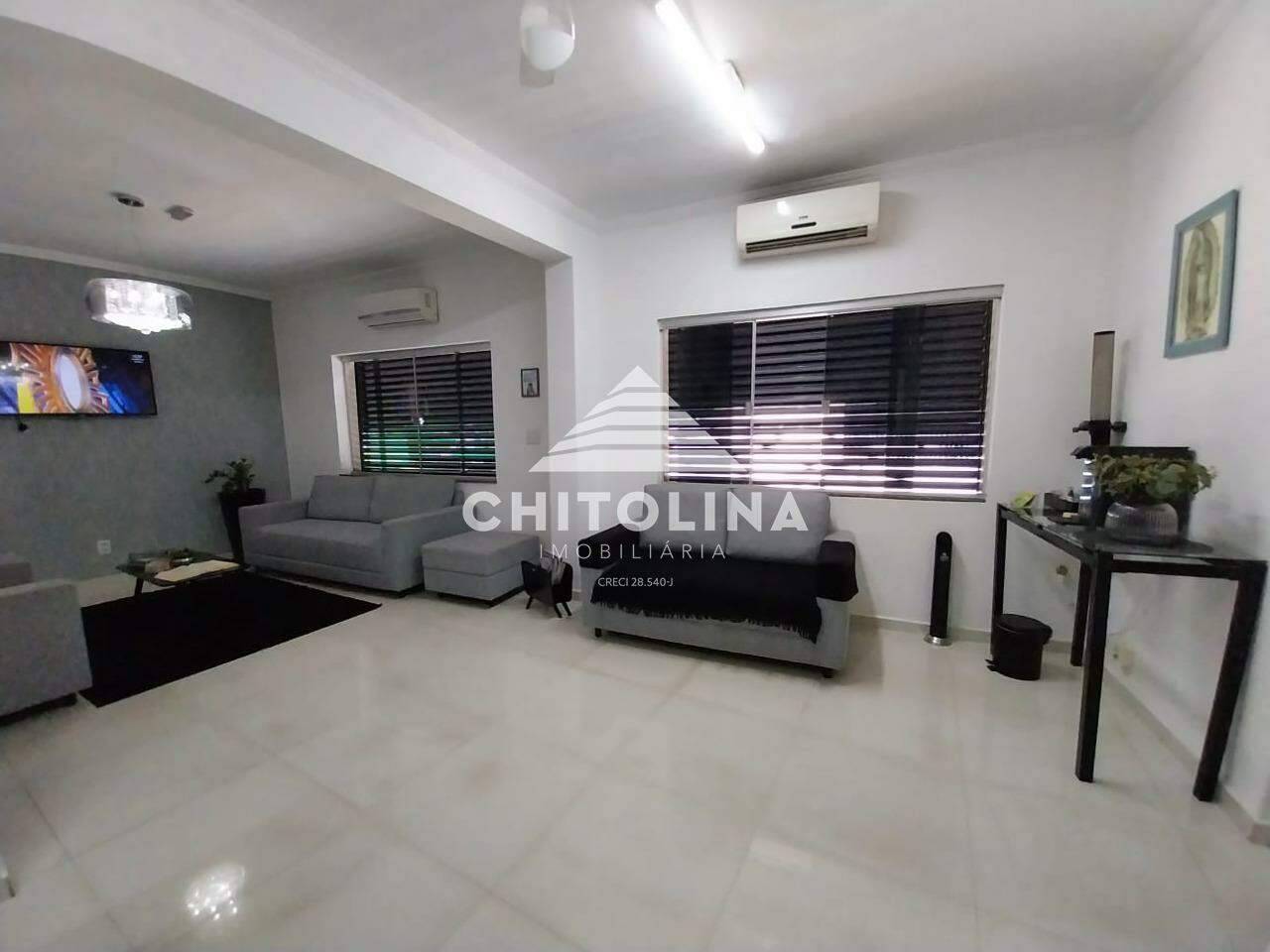 Casa comercial à venda no Centro: 