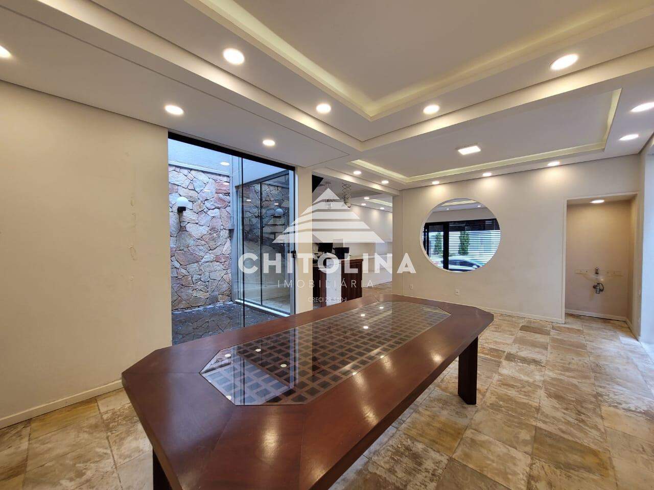 Casa comercial para aluguel no Centro: 