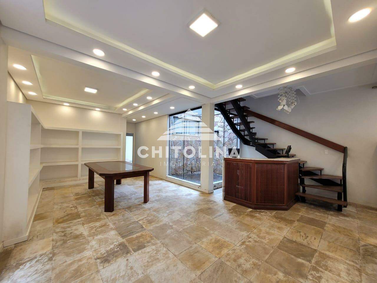 Casa comercial para aluguel no Centro: 