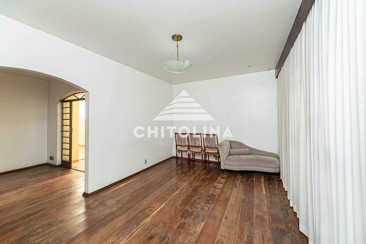 Casa à venda no Centro: 