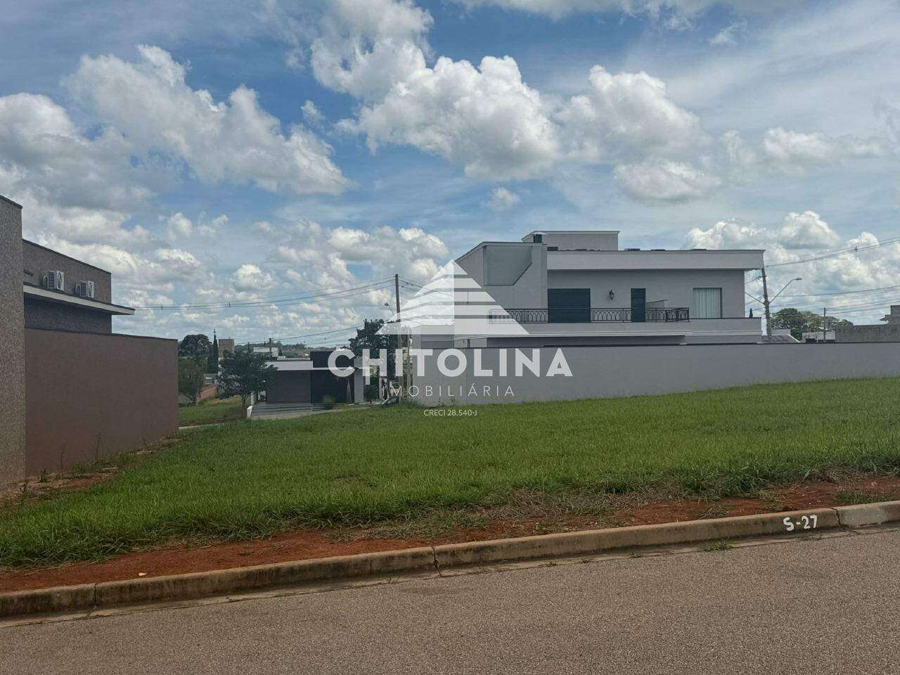 Terreno à venda no Terras de Santo Antônio: 