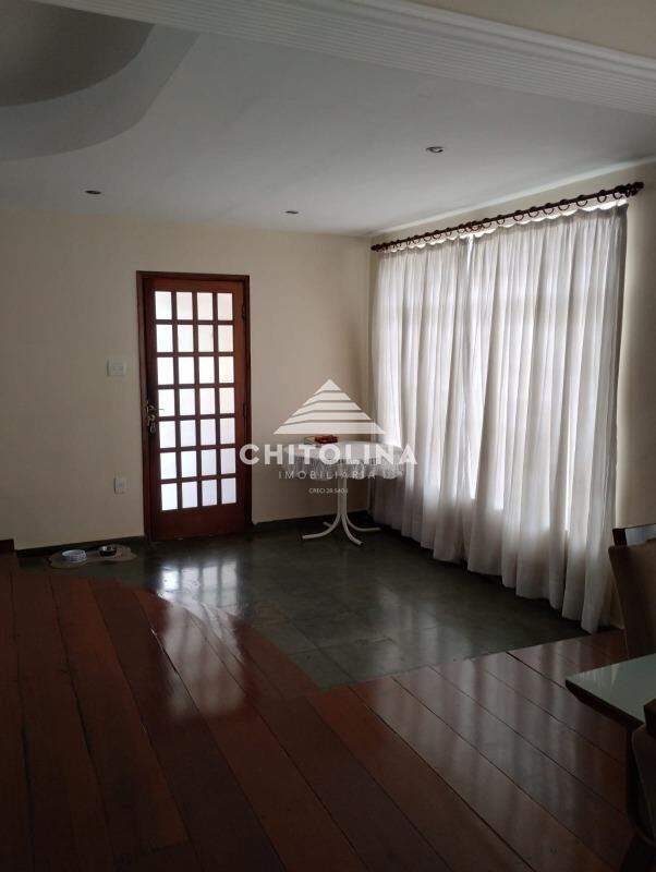 Casa à venda no Centro: 