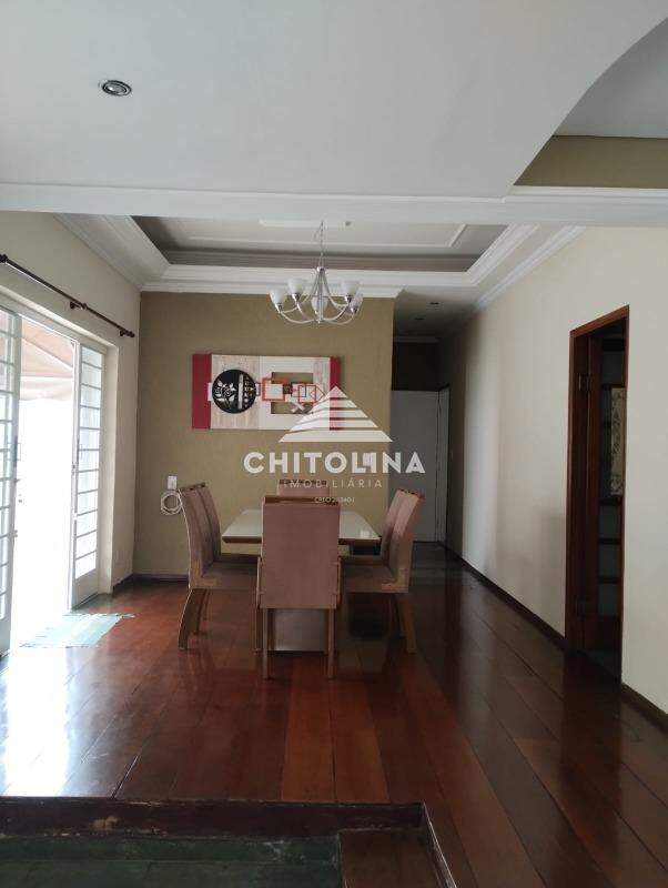 Casa à venda no Centro: 