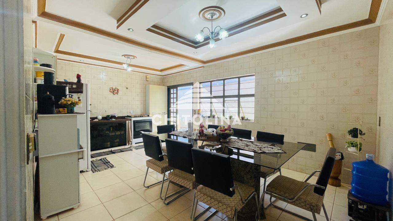 Casa à venda no Jardim Shangrilá: 