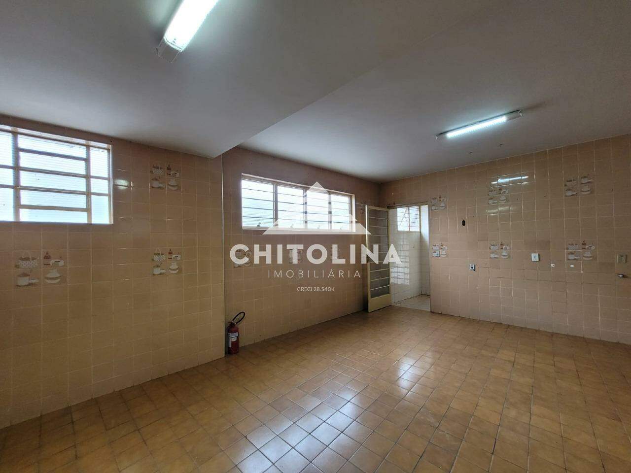 Casa comercial para aluguel no Centro: 