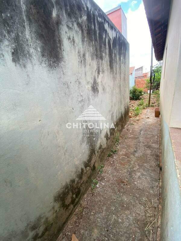 Casa à venda no Vila Maciel: corredor lateral esquerda