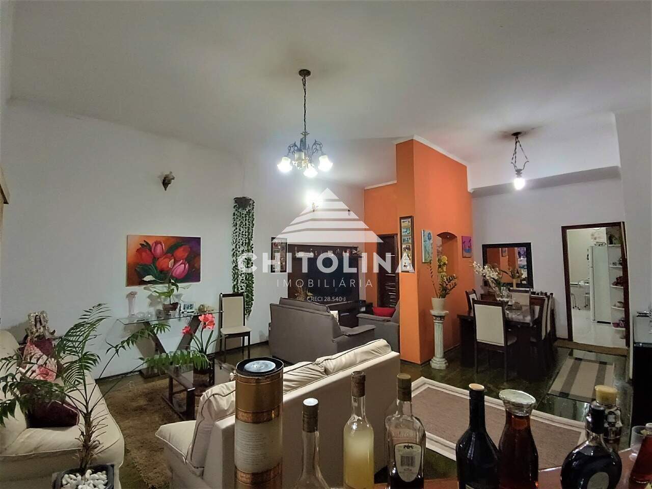 Casa à venda no Centro: 