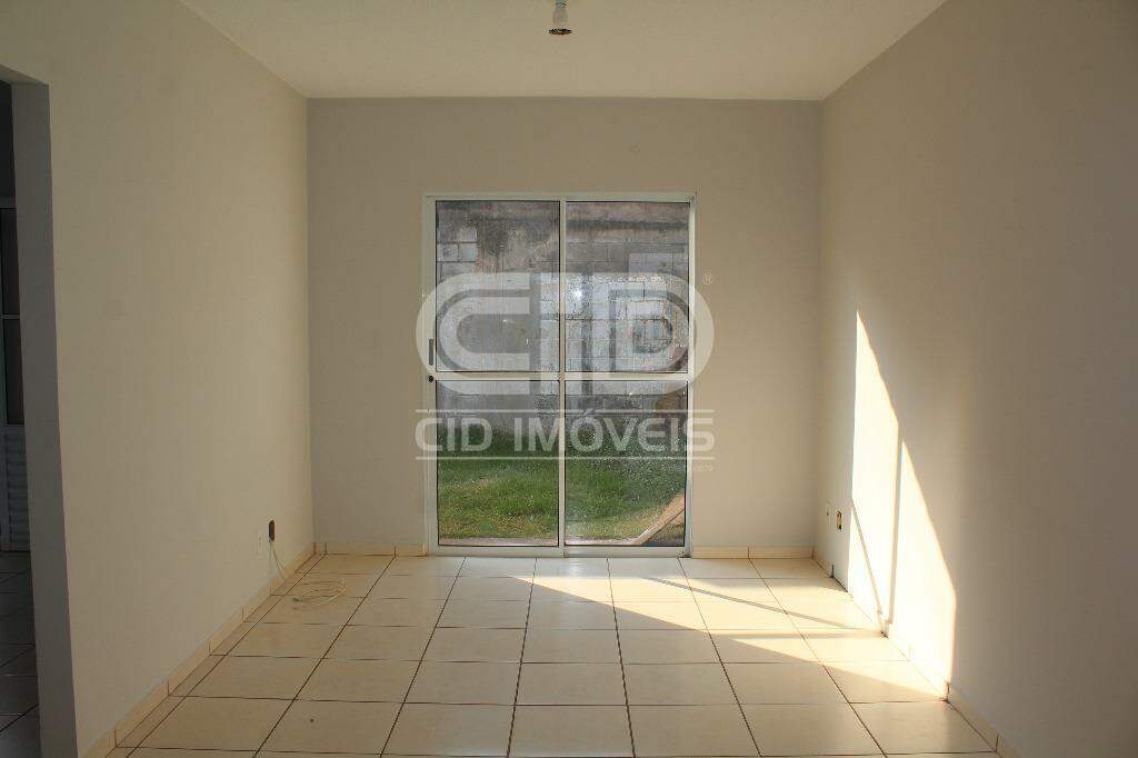 Casa para alugar com 3 quartos, 60m² - Foto 2