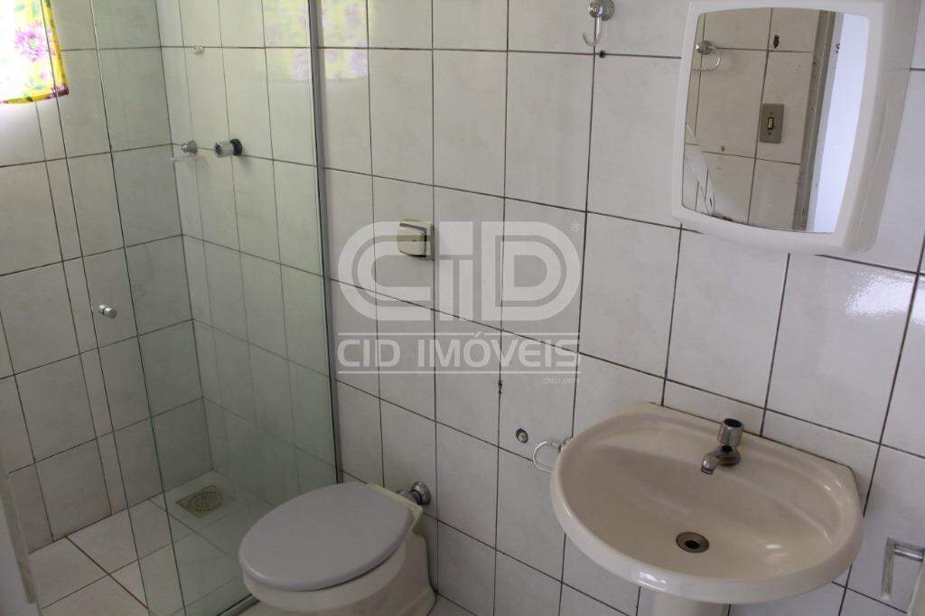 Casa para alugar com 3 quartos, 230m² - Foto 13