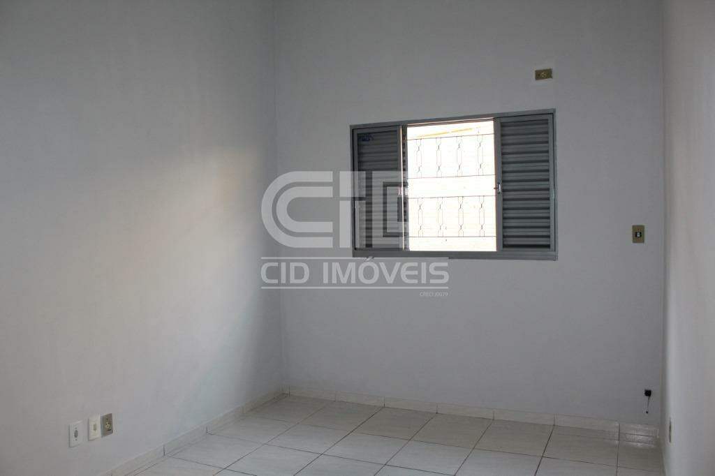 Casa para alugar com 3 quartos, 230m² - Foto 15