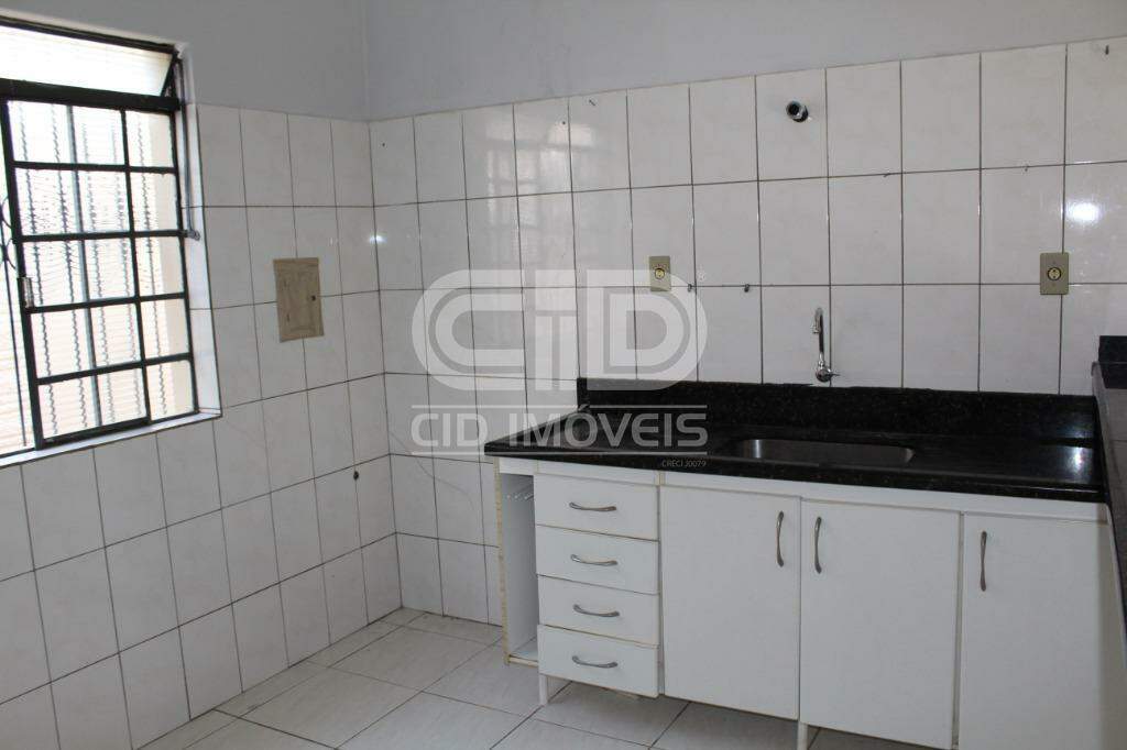 Casa para alugar com 3 quartos, 230m² - Foto 22