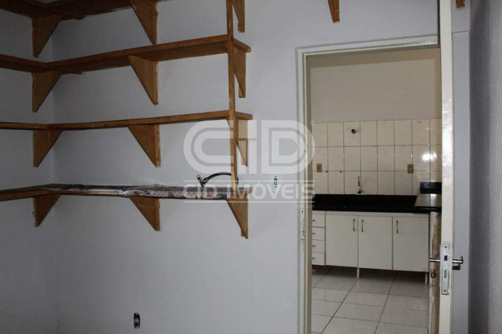 Casa para alugar com 3 quartos, 230m² - Foto 26