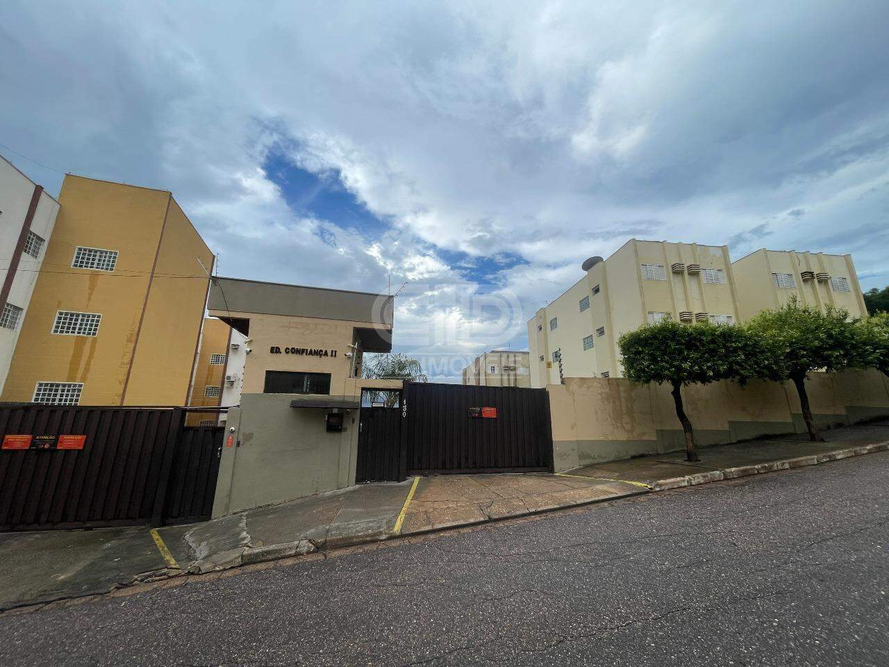 Apartamento com 3 quartos no Ed. Confiança II 