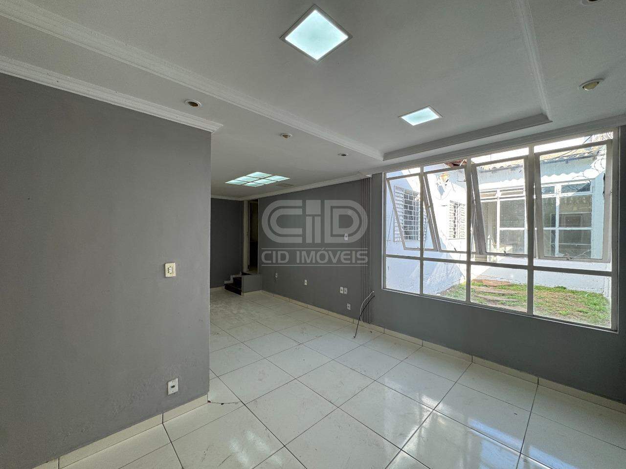 Casa, 4 quartos, 216 m² - Foto 2