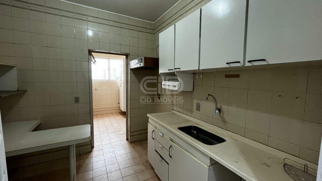 Apartamento para alugar com 3 quartos, 98m² - Foto 12