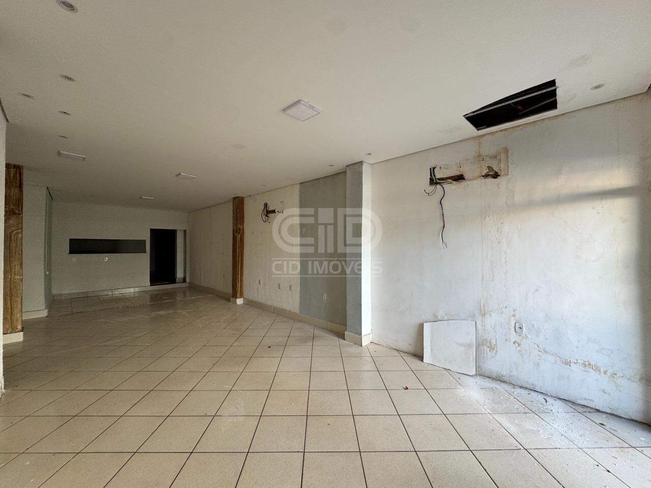 Salão comercial com 70 m² no CPA II