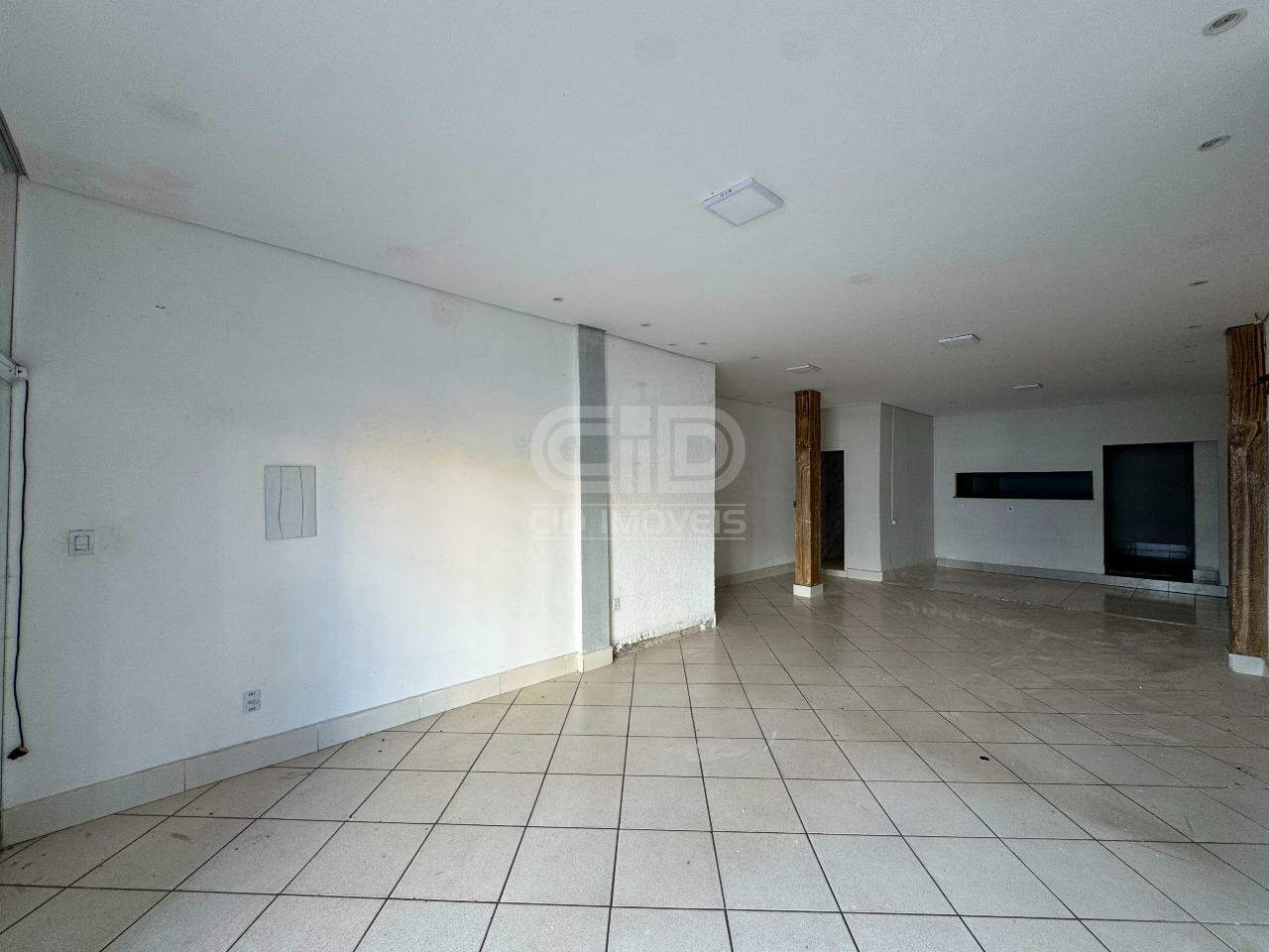 Salão comercial com 70 m² no CPA II