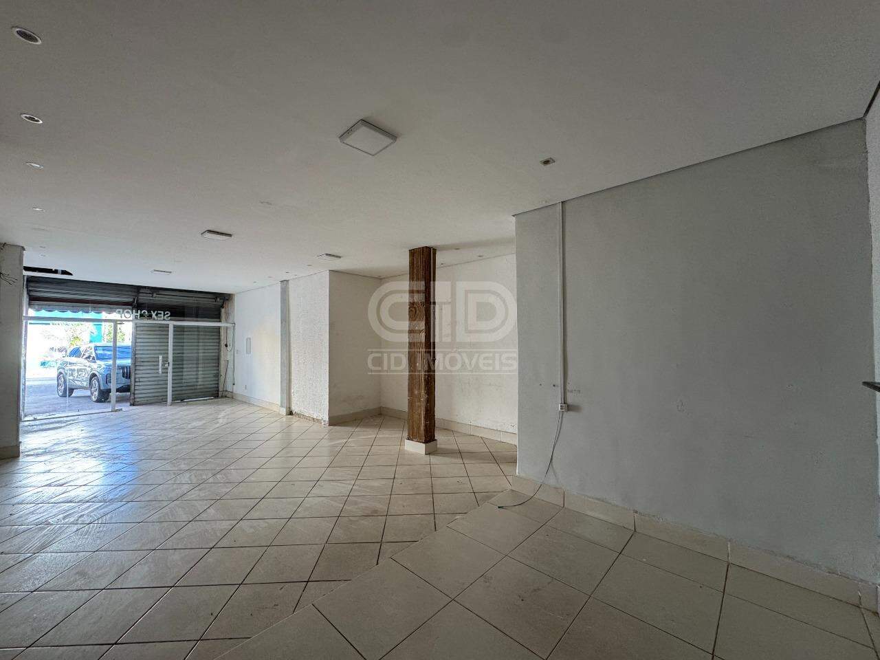 Salão comercial com 70 m² no CPA II