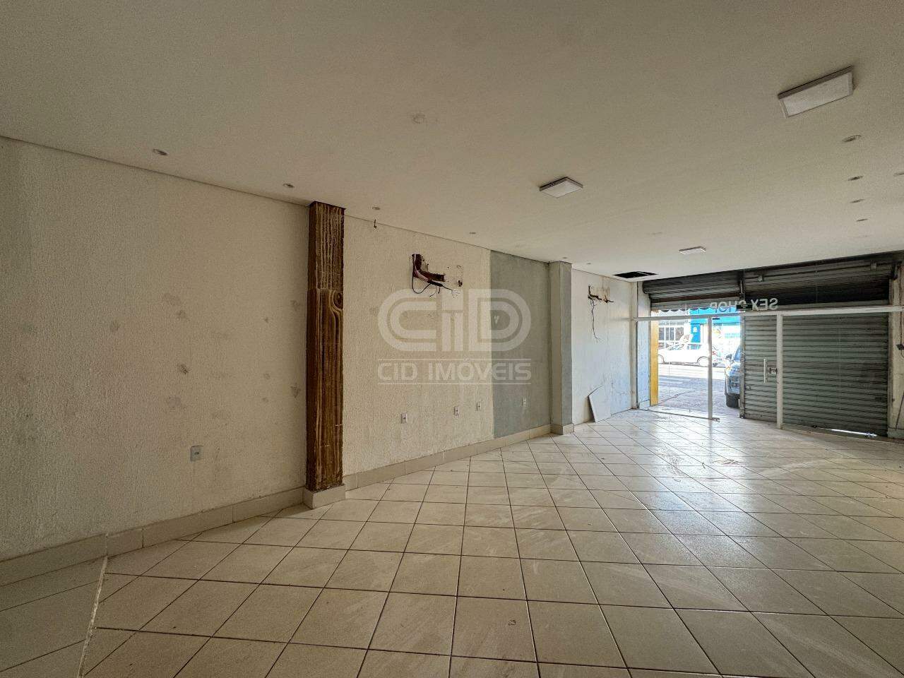 Salão comercial com 70 m² no CPA II