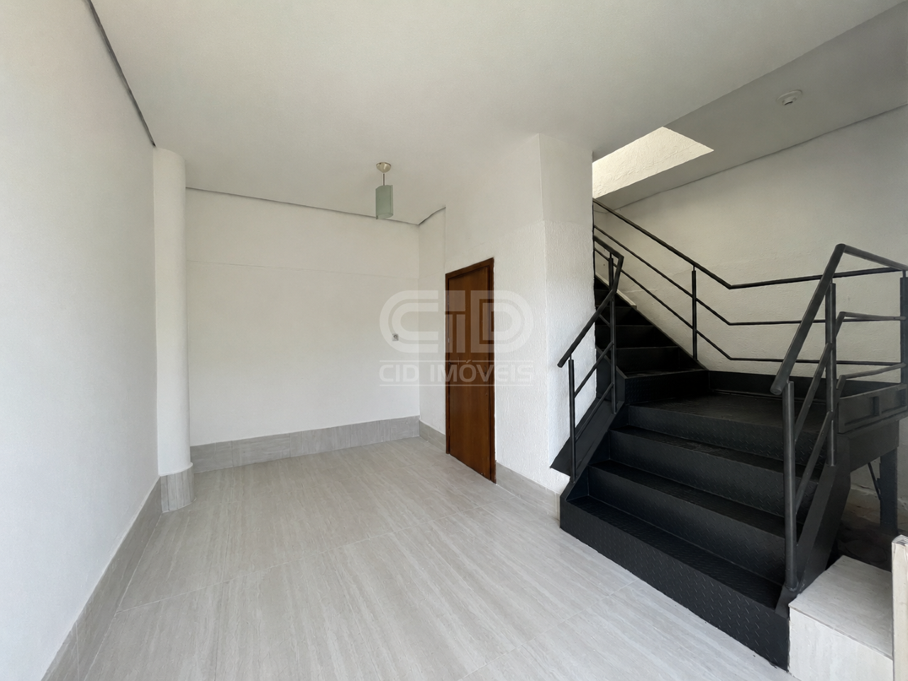 Salão comercial com 320 m² no CPA II