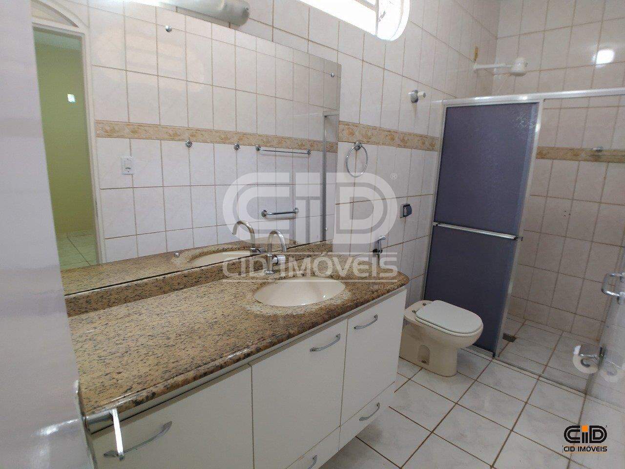 Casa para alugar com 4 quartos, 328m² - Foto 15