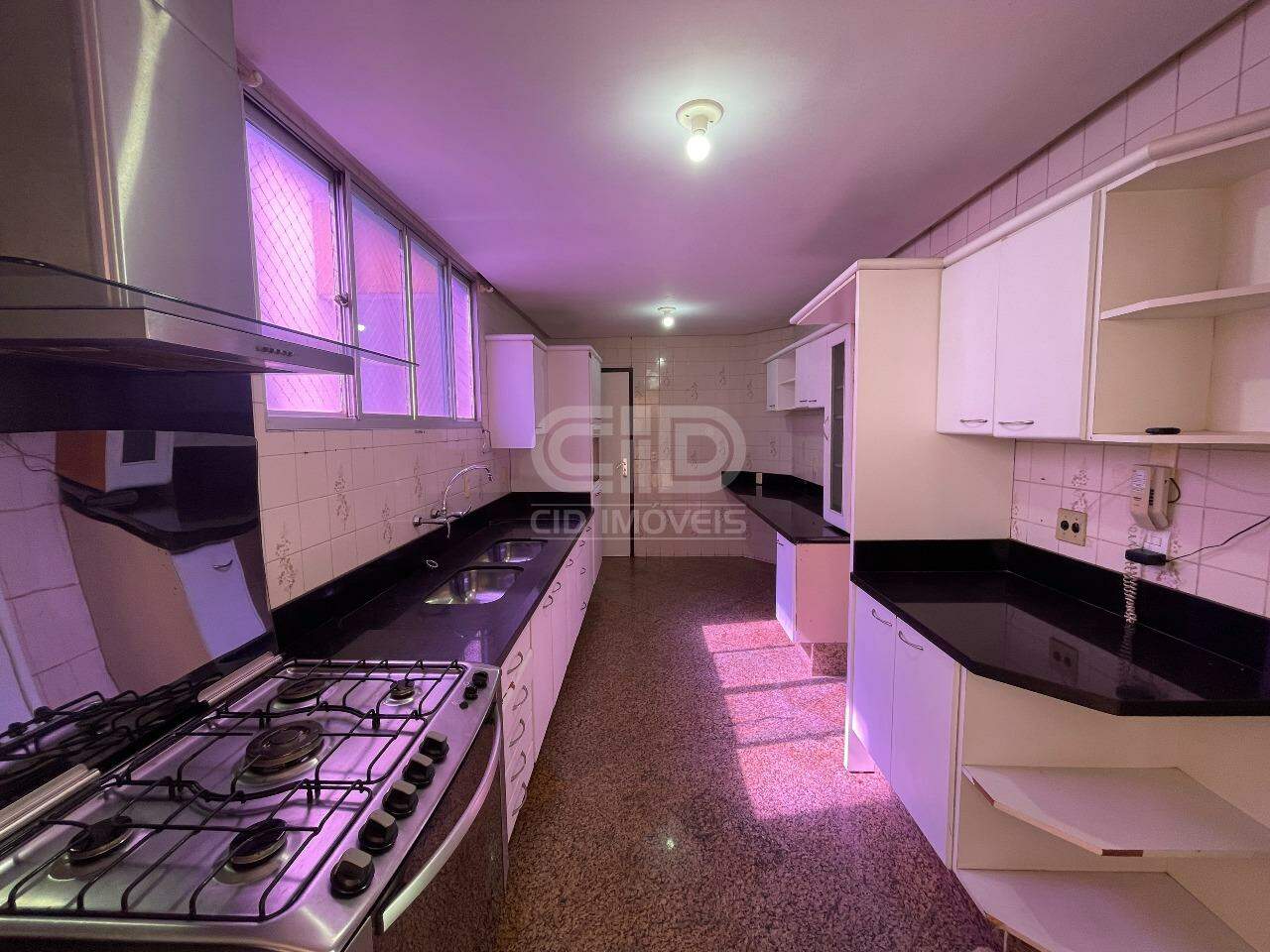 Apartamento para alugar com 4 quartos, 240m² - Foto 25
