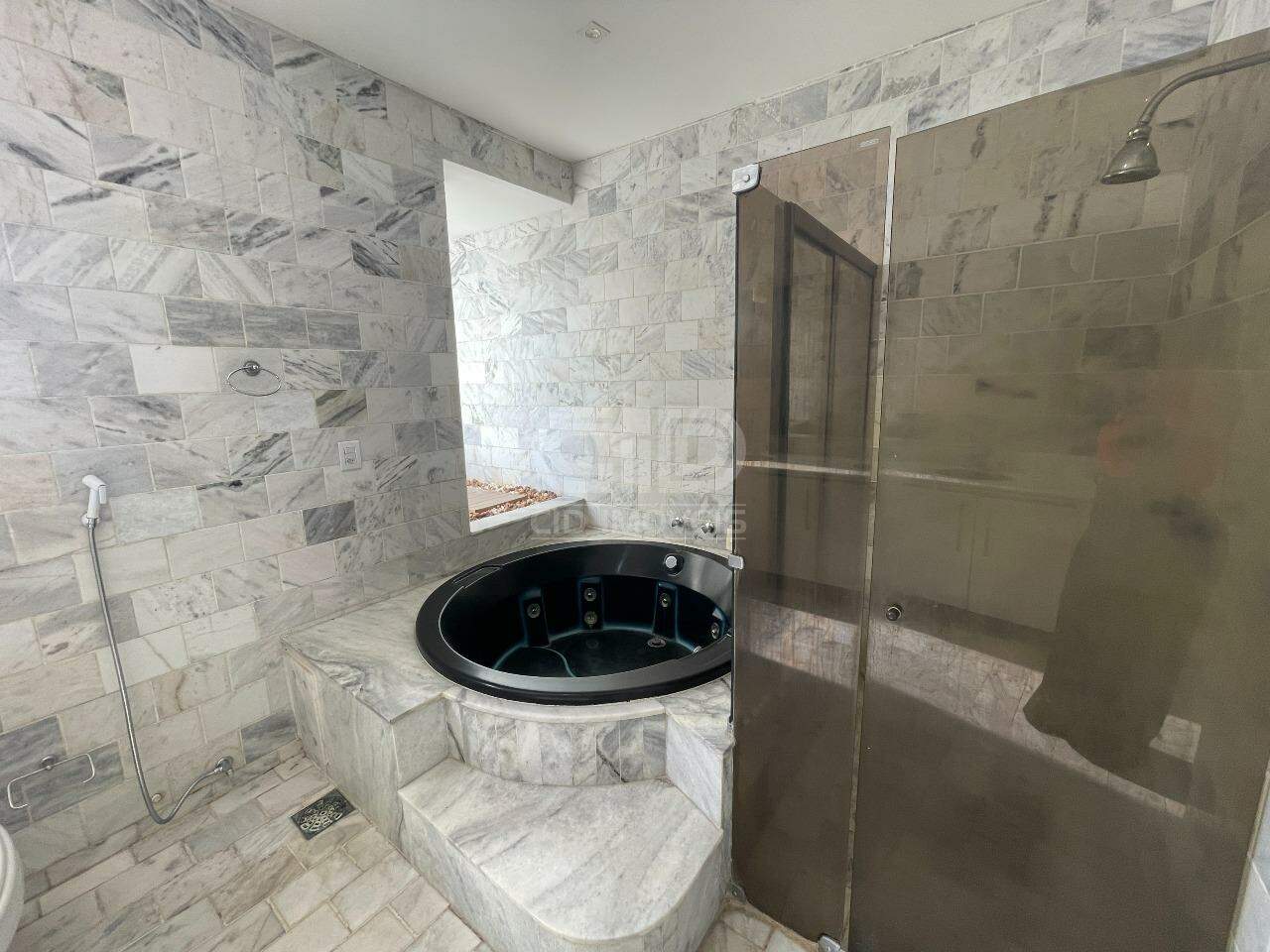 Apartamento para alugar com 4 quartos, 240m² - Foto 22