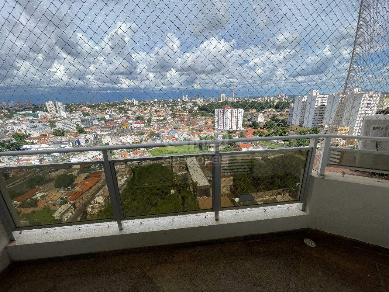 Apartamento para alugar com 4 quartos, 240m² - Foto 2