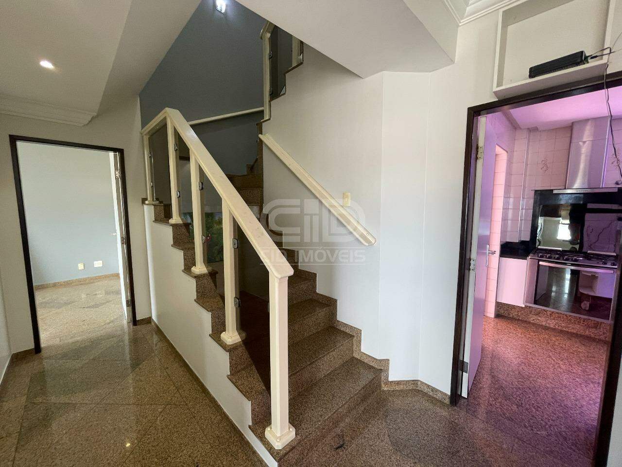 Apartamento para alugar com 4 quartos, 240m² - Foto 6