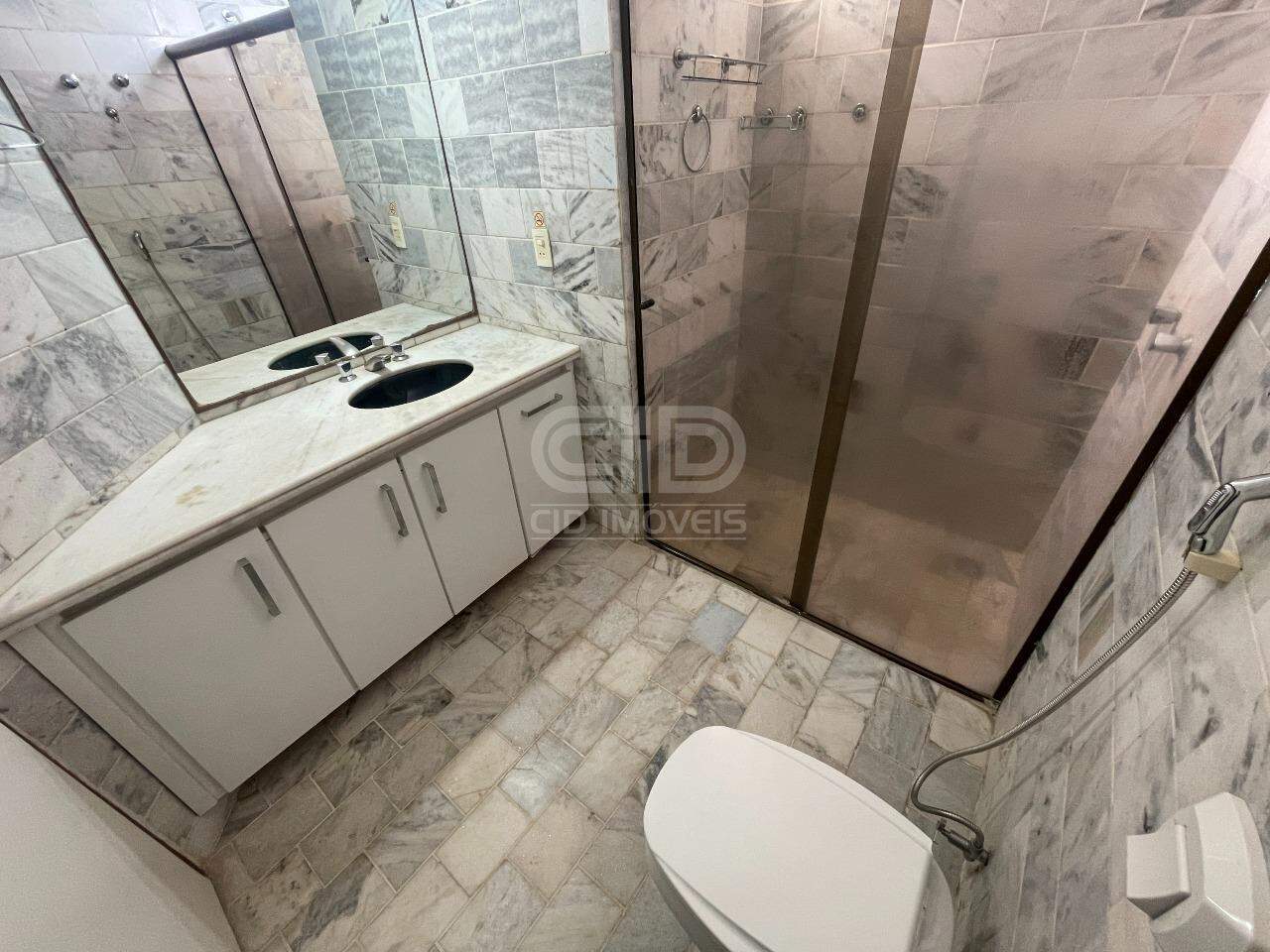 Apartamento para alugar com 4 quartos, 240m² - Foto 13