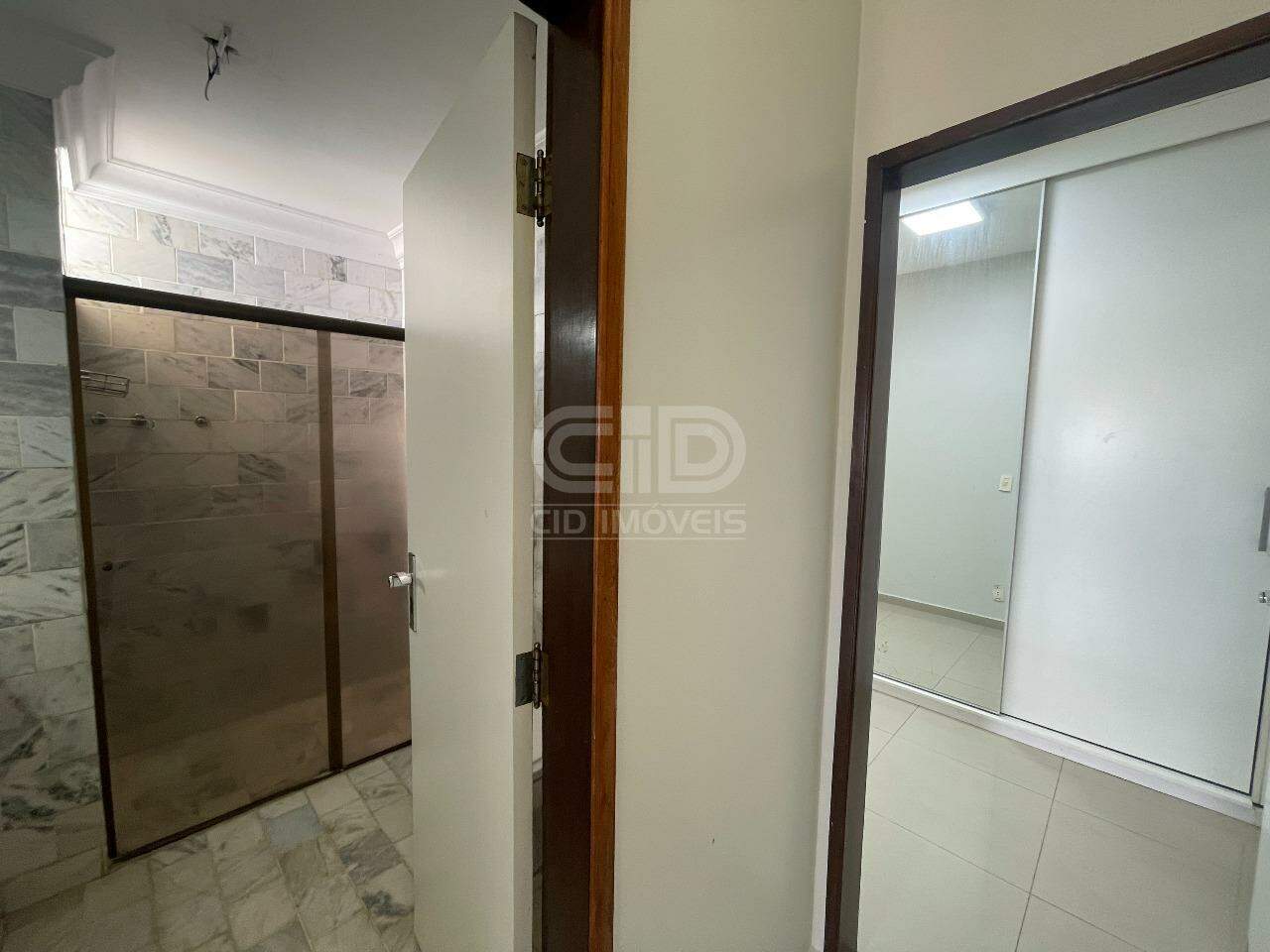 Apartamento para alugar com 4 quartos, 240m² - Foto 11