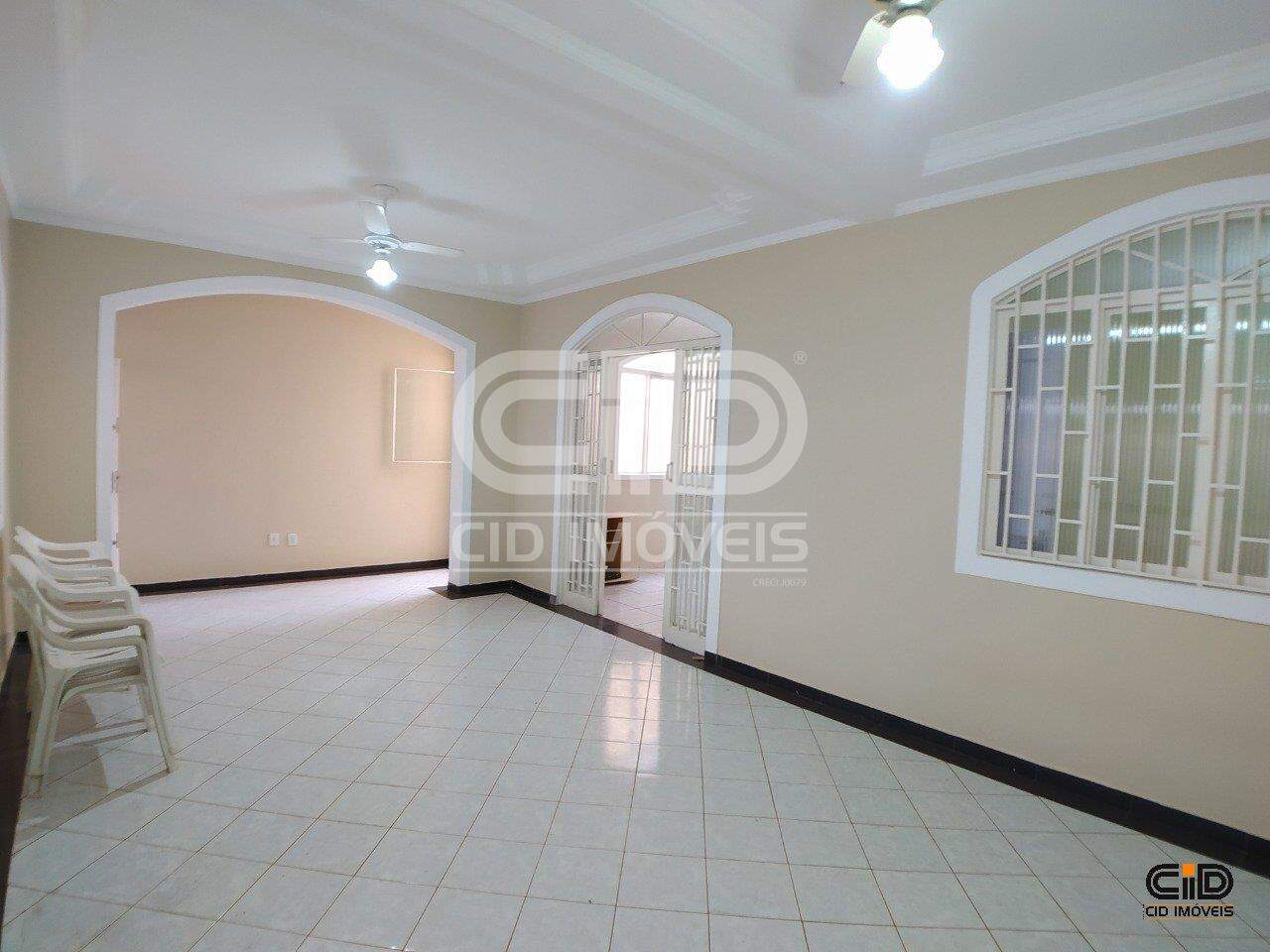 Prédio Inteiro para alugar com 4 quartos, 328m² - Foto 1