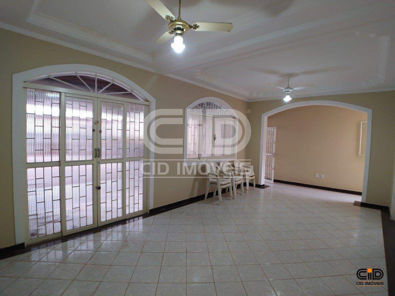 Prédio Inteiro para alugar com 4 quartos, 328m² - Foto 3
