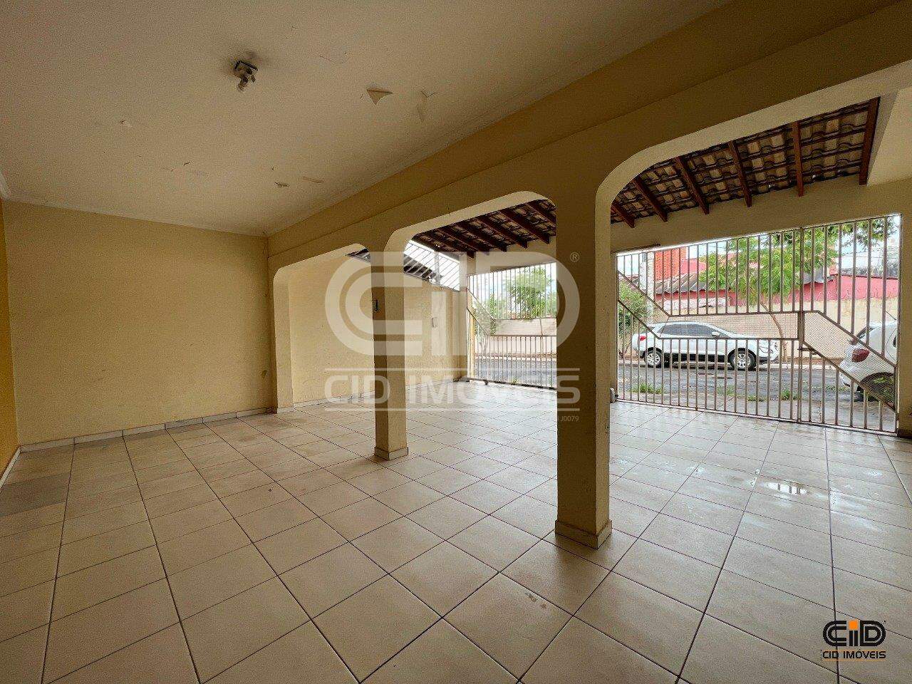 Casa para alugar com 3 quartos, 243m² - Foto 3