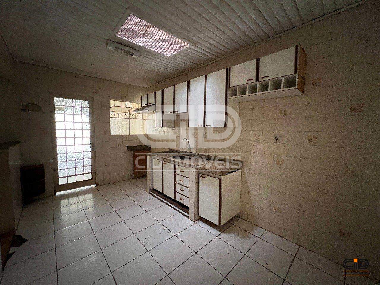 Casa para alugar com 3 quartos, 243m² - Foto 19