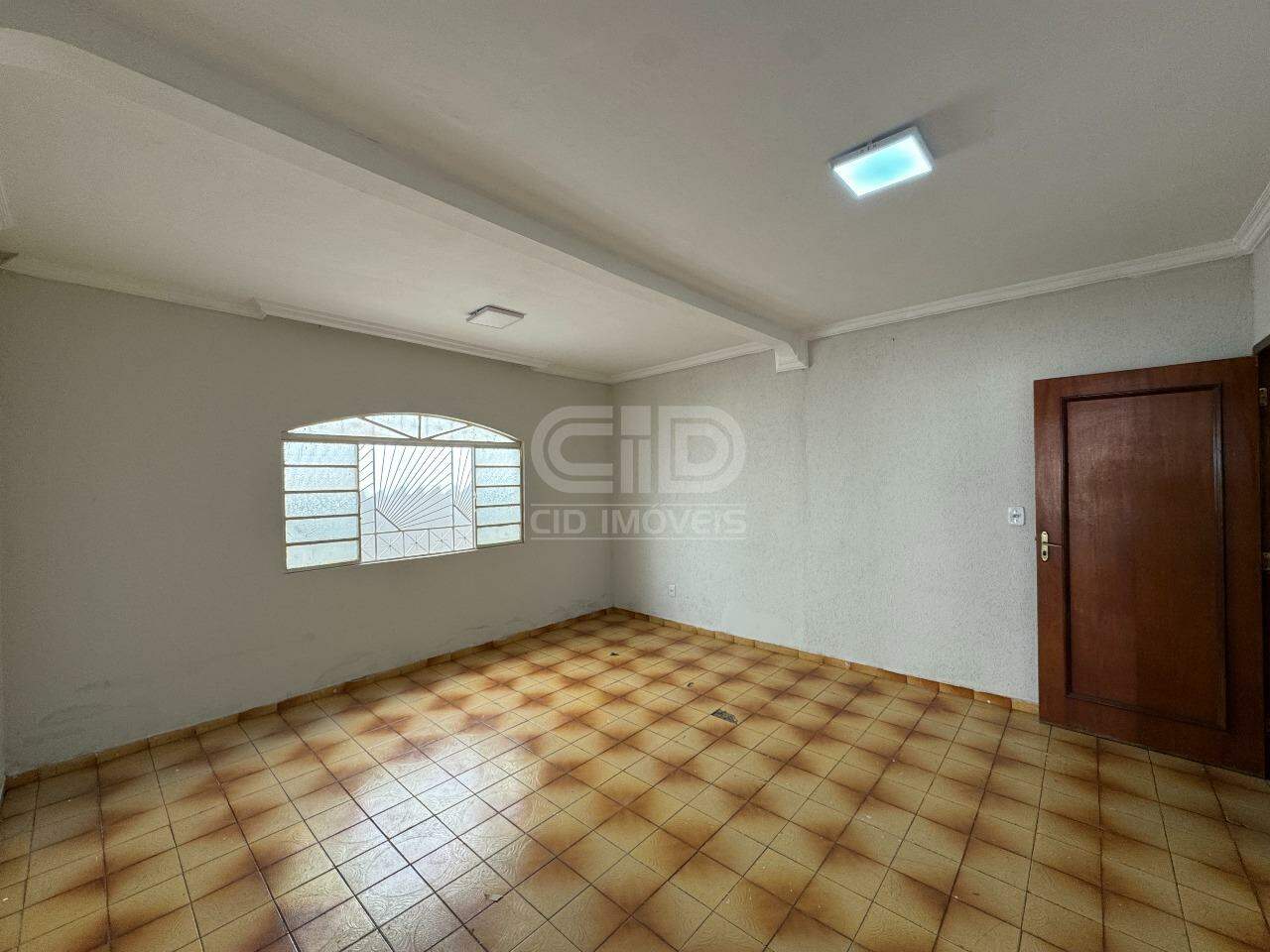 Casa, 3 quartos, 243 m² - Foto 2