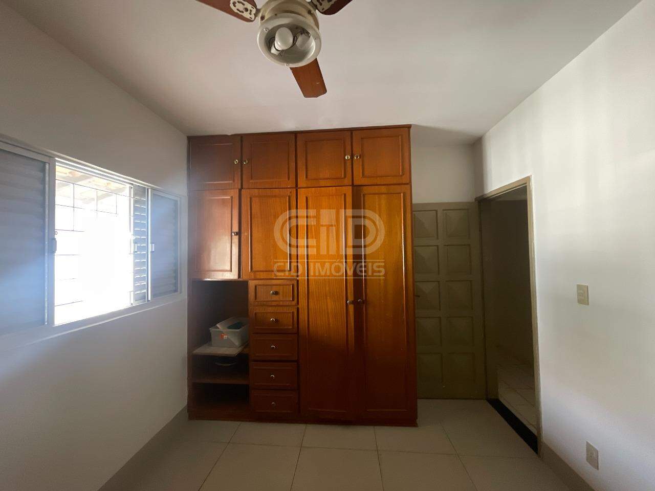Casa para alugar com 6 quartos, 259m² - Foto 10