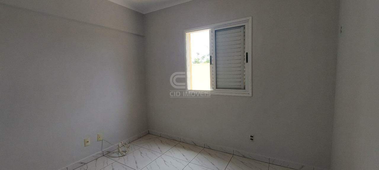 Apartamento à venda com 3 quartos, 75m² - Foto 4